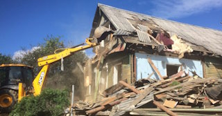 Промышленный демонтаж пристроек к дому в Кызыле | Цены от 583 руб. за м2